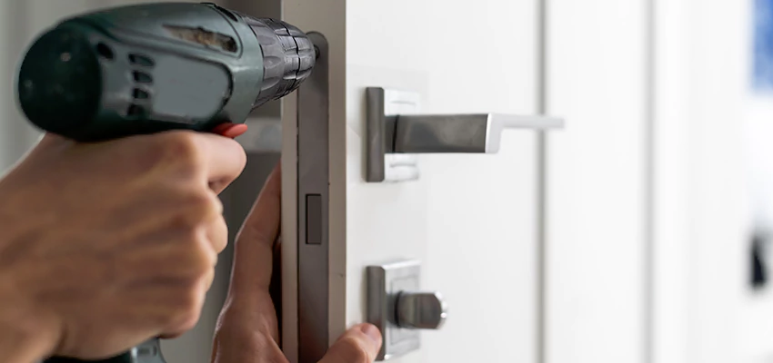 Locksmith For Lock Replacement Near Me in Oak Park, CA