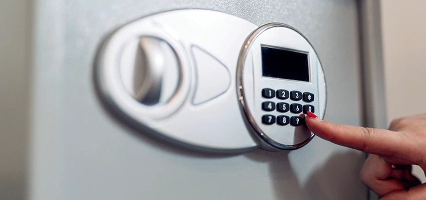 Jewelry Safe Cracking in Oak Park, California