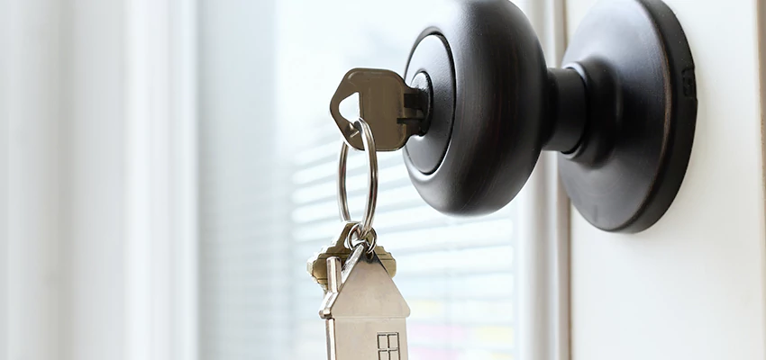 Bifold Door Knob Replacement in Oak Park, California