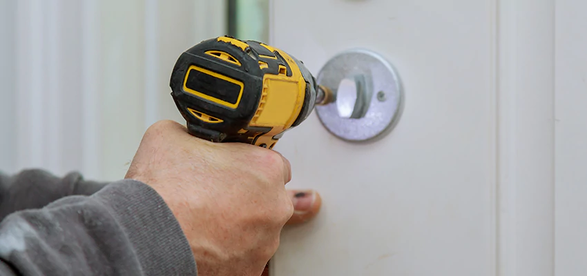 Street Locksmith For Smart Lock Repair in Oak Park, CA