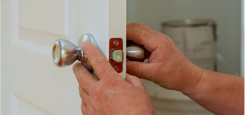 AAA Locksmiths For lock Replacement in Oak Park, California