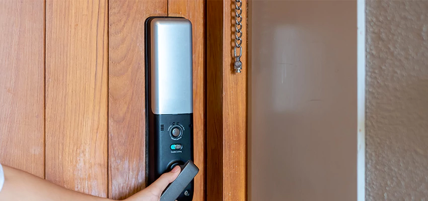 Home Security Electronic Locks Upgrades in Oak Park, CA